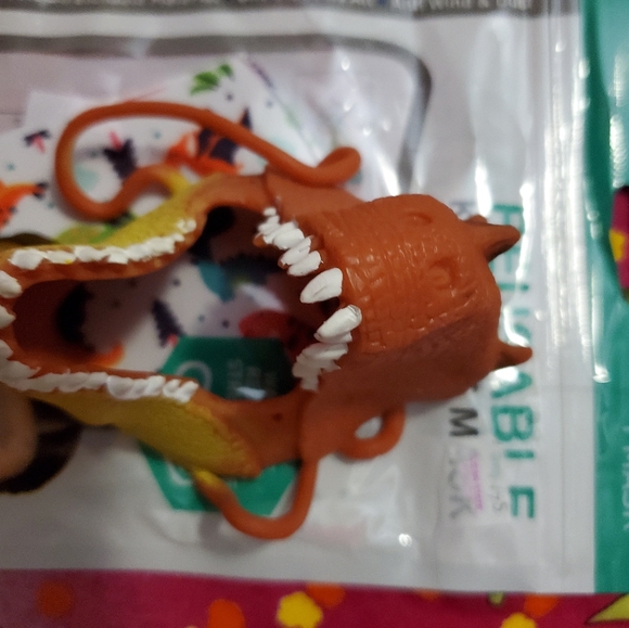 Dinosaur 🦕 child's face mask reusable/ dino cover - Picture 6 of 7